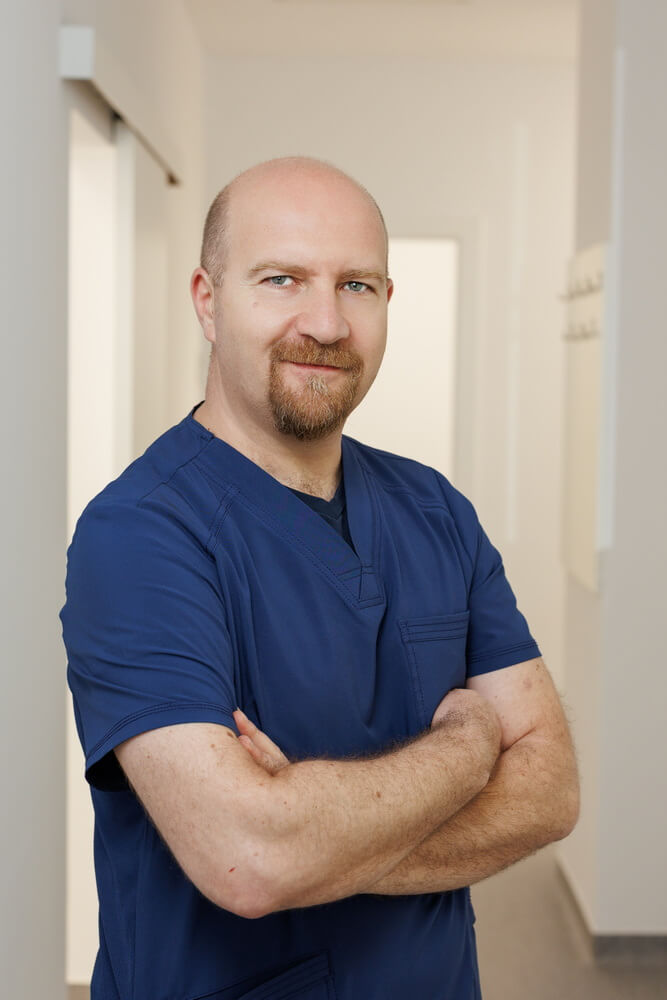 Dr. Lucian Sârbu, medic primar oftalmolog la Optilook Brașov