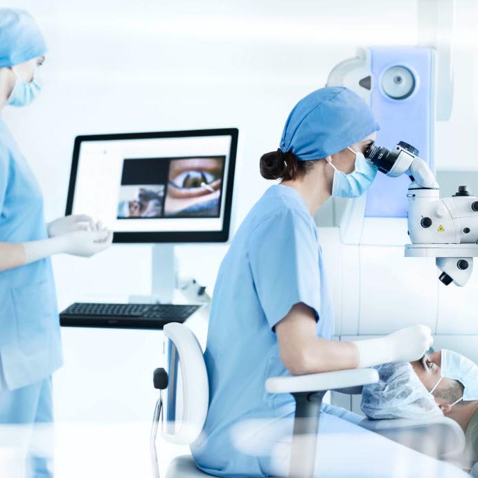 Intervenție de chirurgie refractivă laser la Optilook Brașov